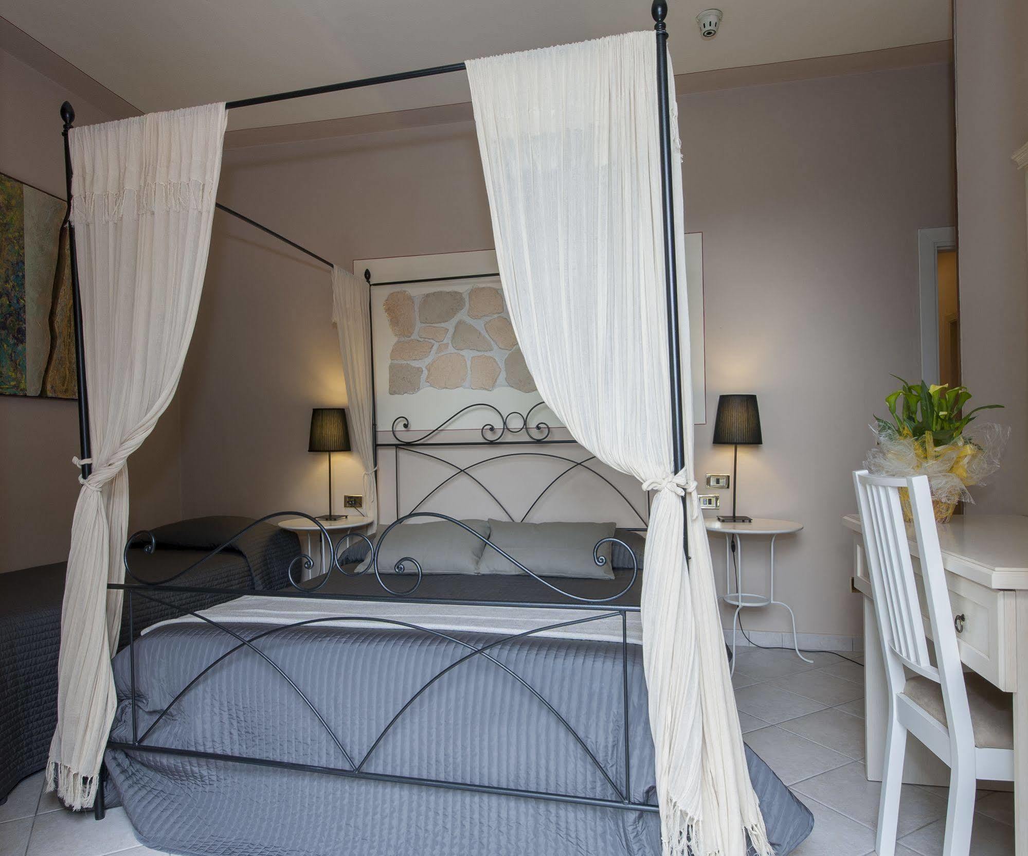 Hotel Monti San Baronto